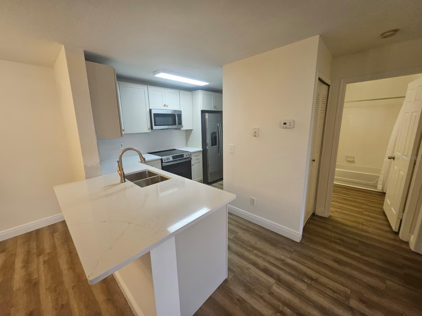 7511 SEURAT STREET 10203
