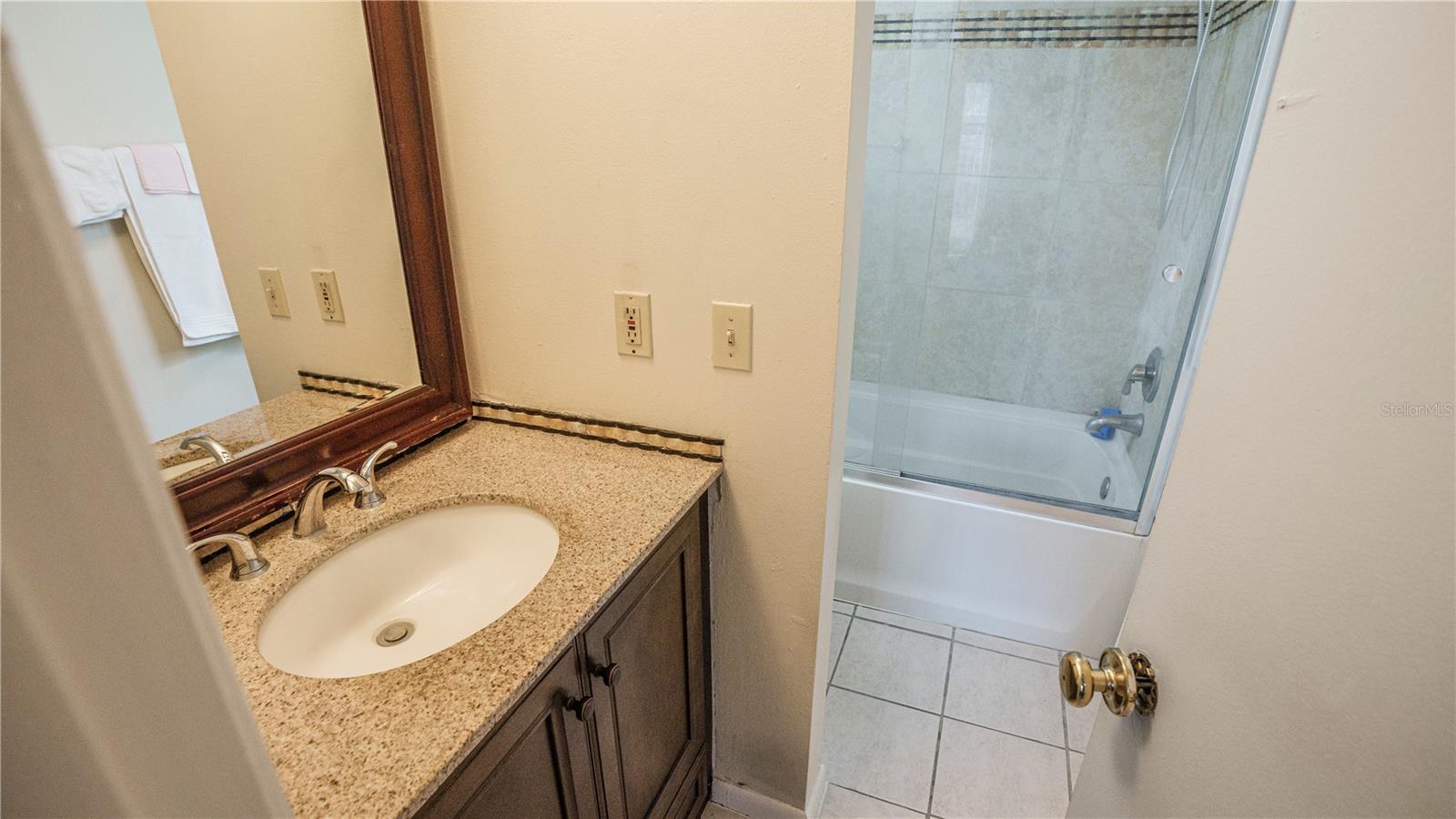 NORTH LAKES SEC B UNIT - Residential