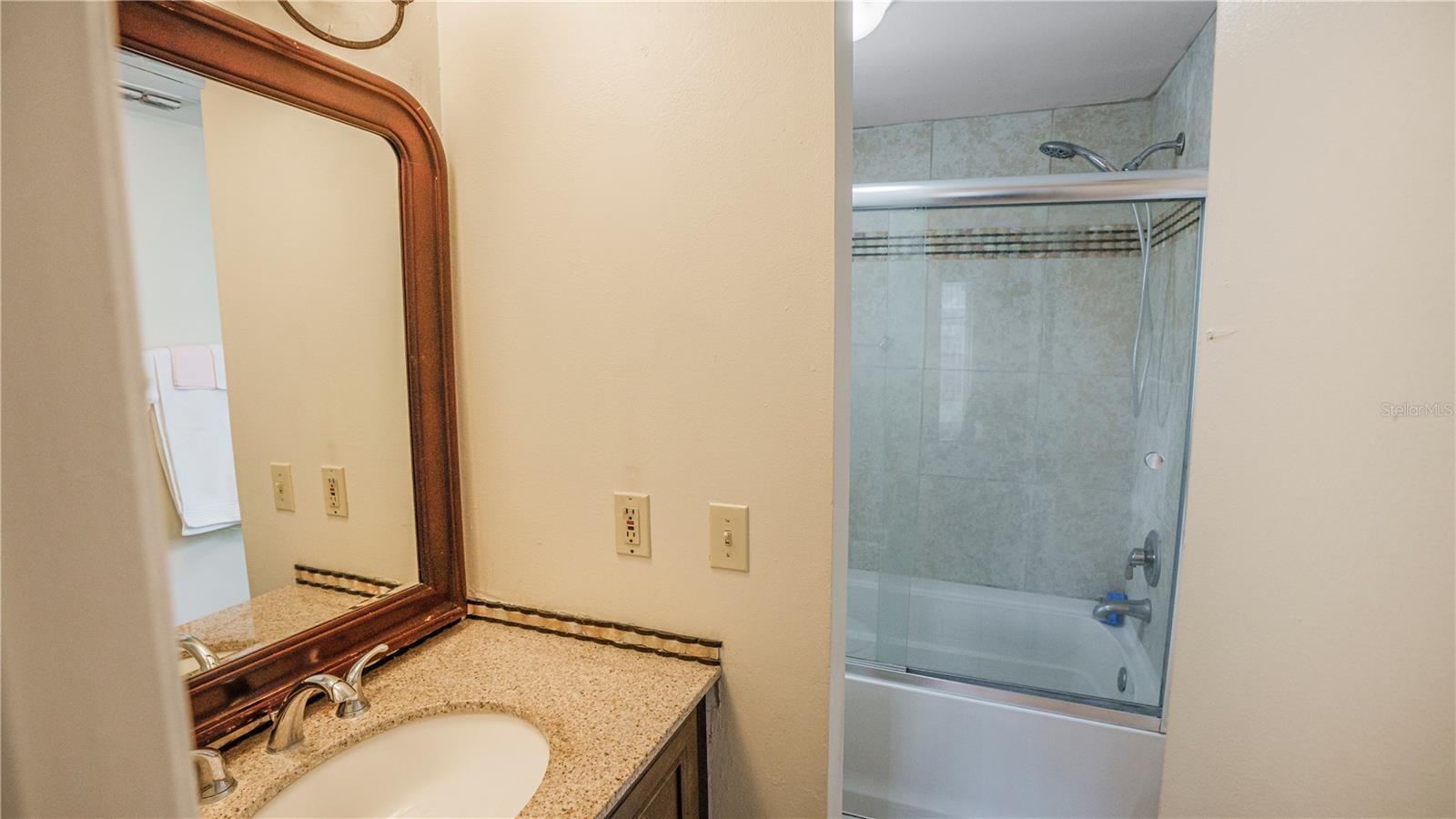 NORTH LAKES SEC B UNIT - Residential