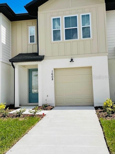 Don’t Miss This Opportunity!
Schedule your appointment today to tour this stunning townhouse in Enclaves at Festival!
You’ll fall in love with the open floor plan, modern cabinetry, stainless steel appliances, and spacious island with pendant lighting — perfect for both cooking and entertaining.
Located in a vibrant resort-style community, you’ll enjoy access to:
A luxurious pool with water park
Fitness center
Miniature golf course
Beach volleyball court
All just minutes from Disney, major theme parks, top dining spots, shopping centers, and major highways.
Don’t wait — this home won’t last long!