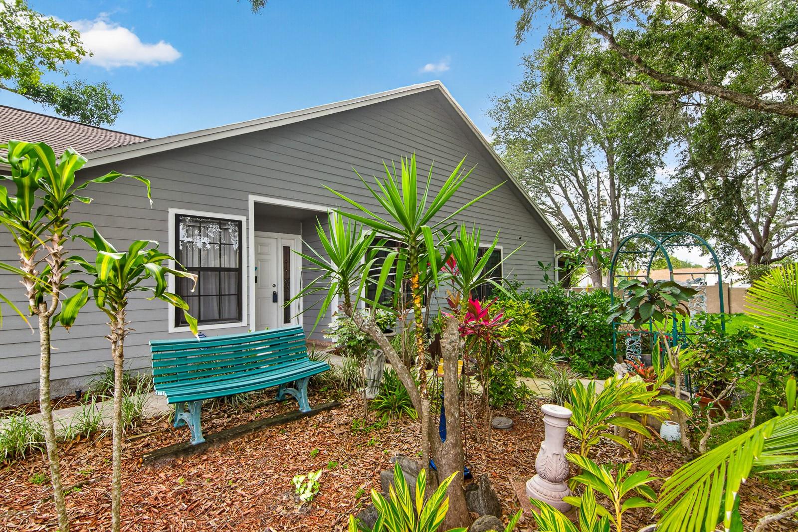 2728 BENTLEY DRIVE
