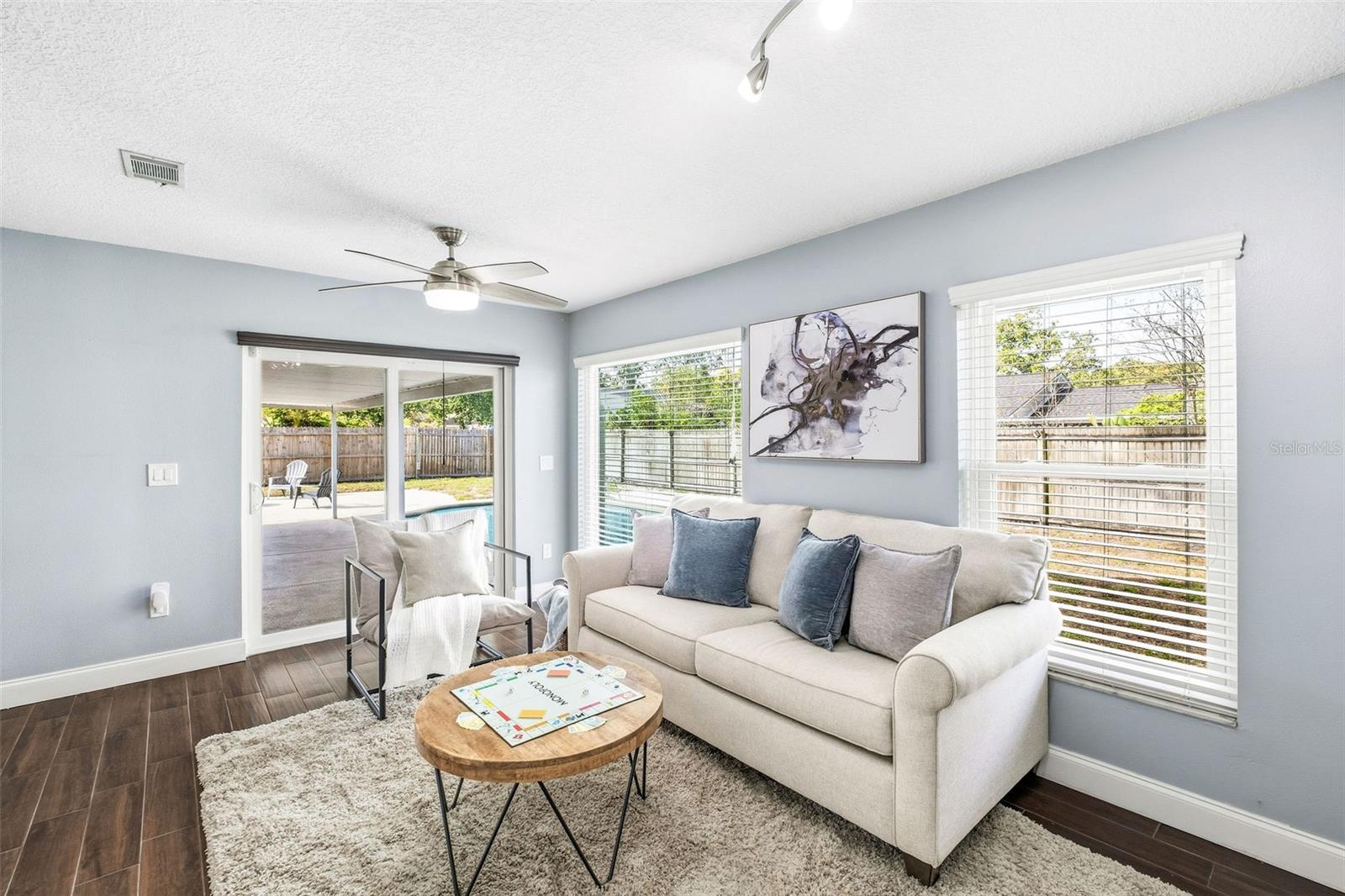 DOVER MANOR - Residential