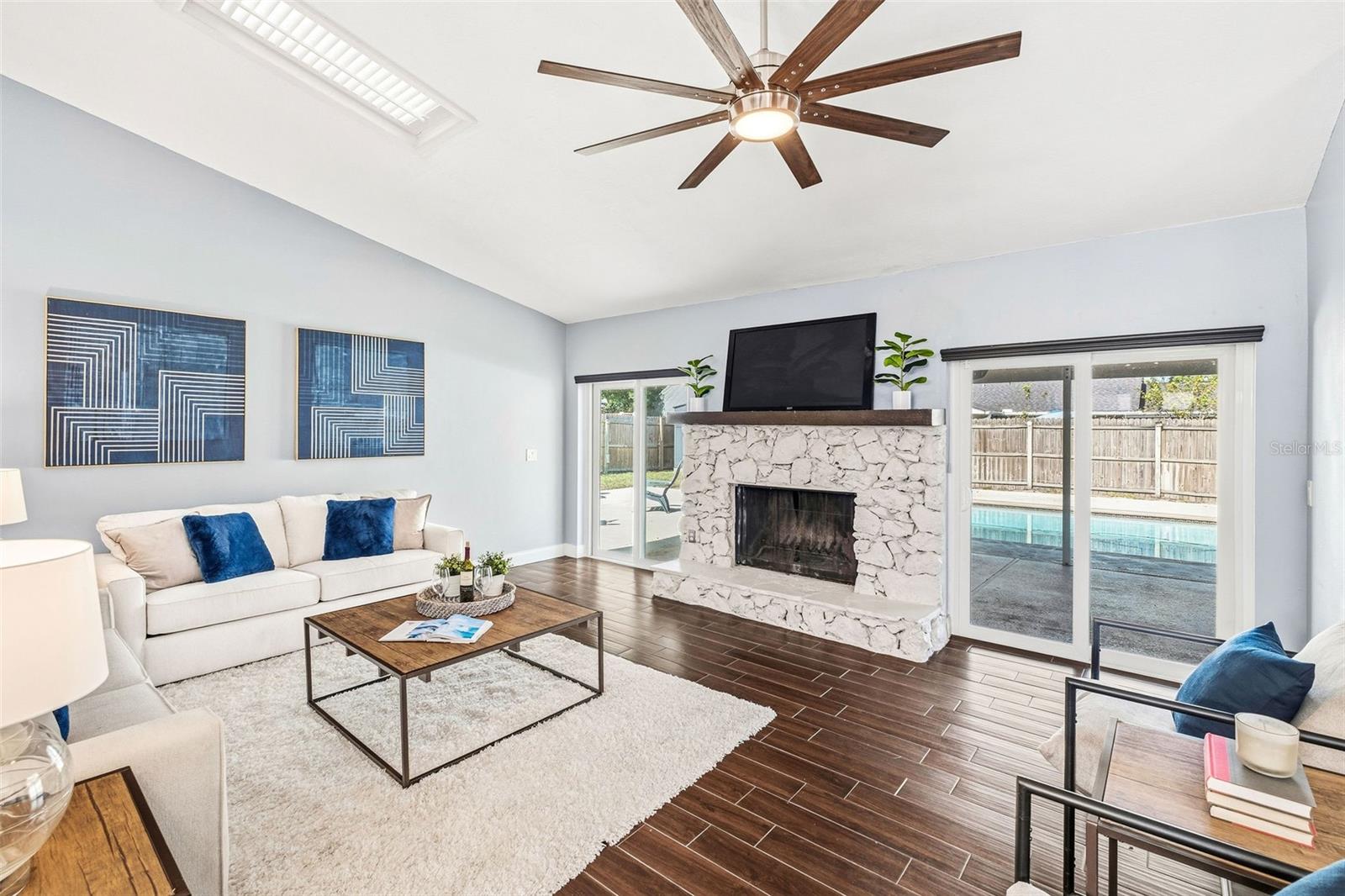 DOVER MANOR - Residential