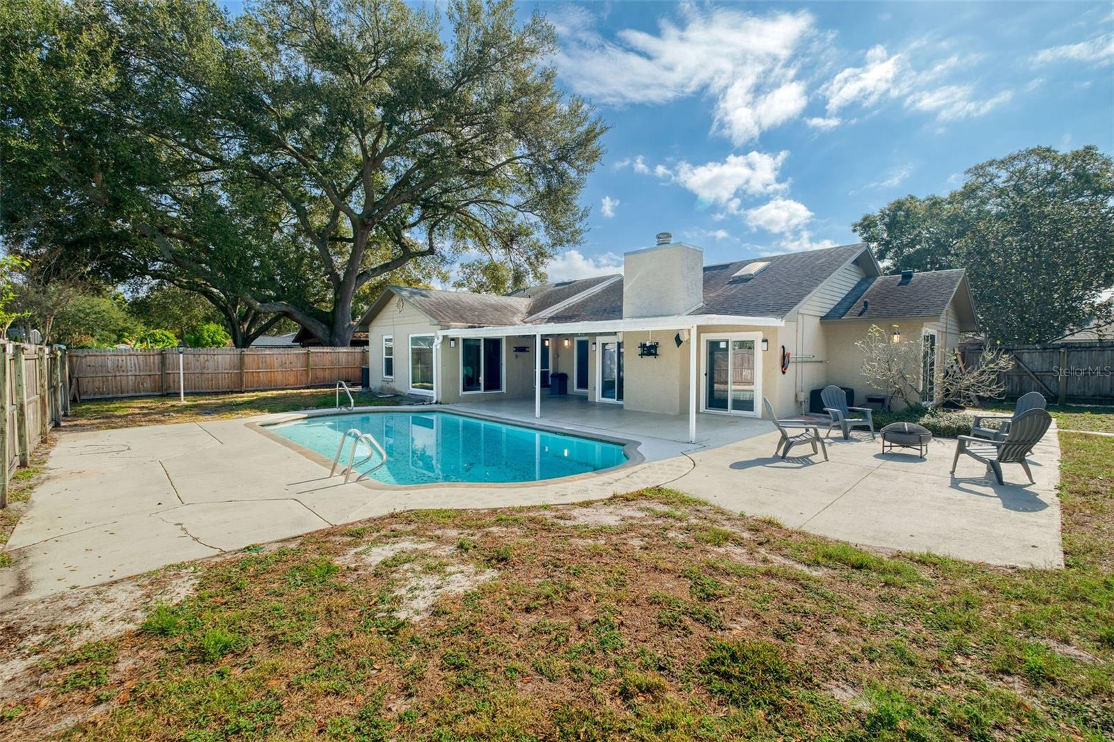 DOVER MANOR - Residential