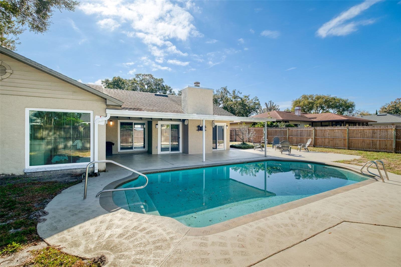 DOVER MANOR - Residential