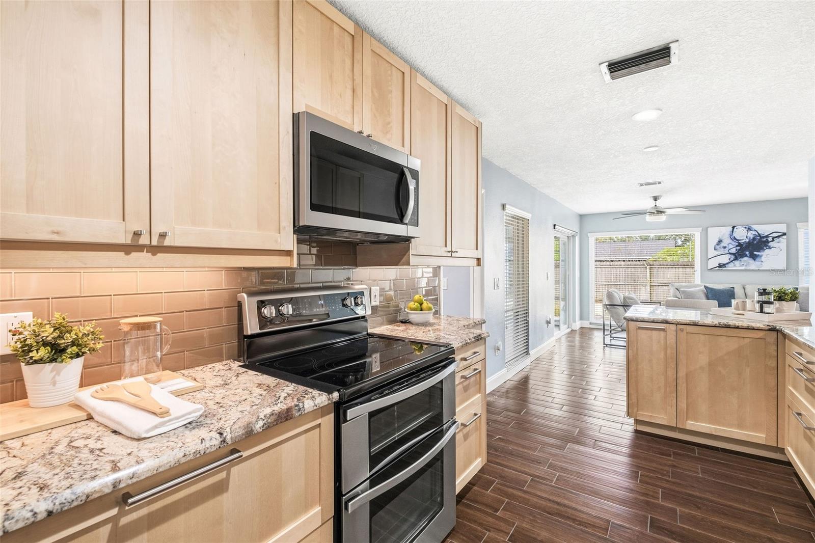 DOVER MANOR - Residential