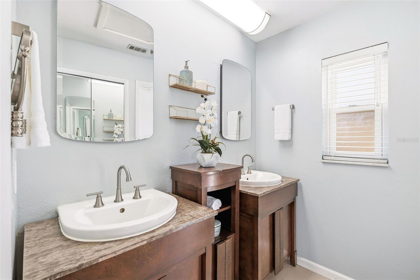 DOVER MANOR - Residential