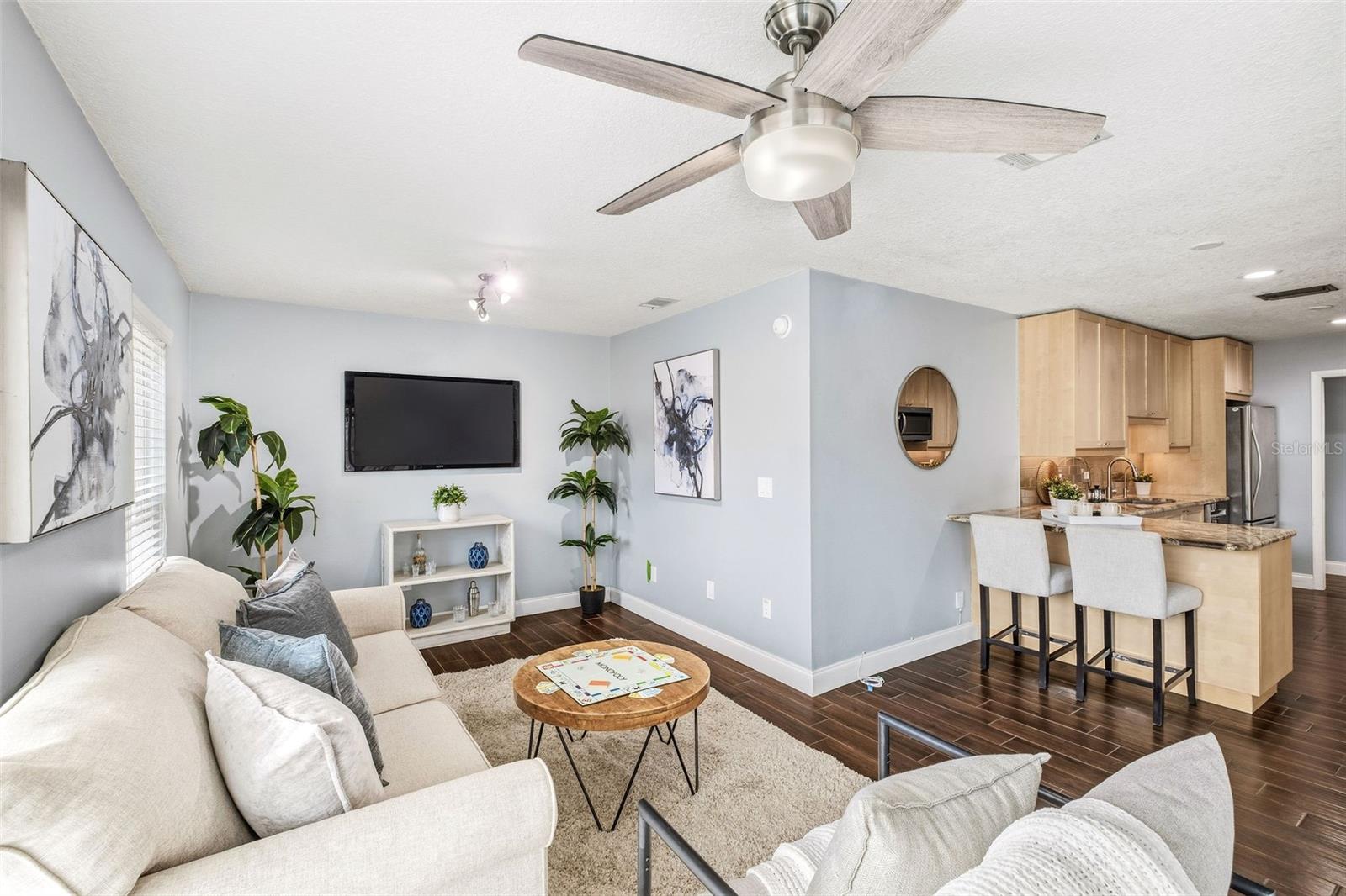 DOVER MANOR - Residential