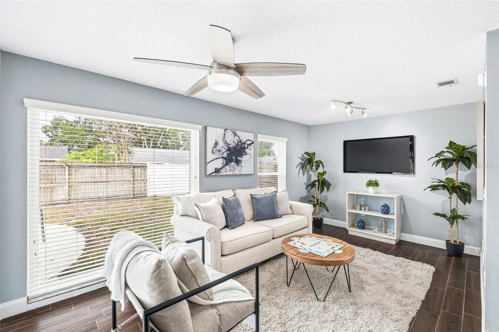 DOVER MANOR - Residential