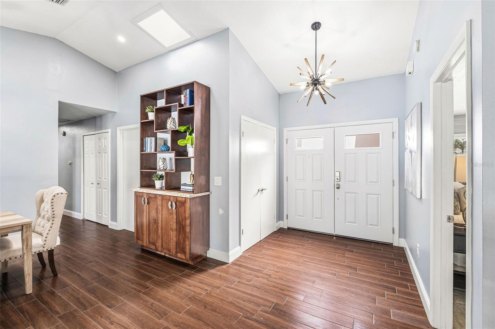 DOVER MANOR - Residential