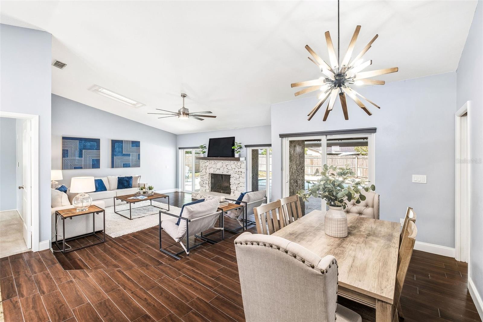 DOVER MANOR - Residential