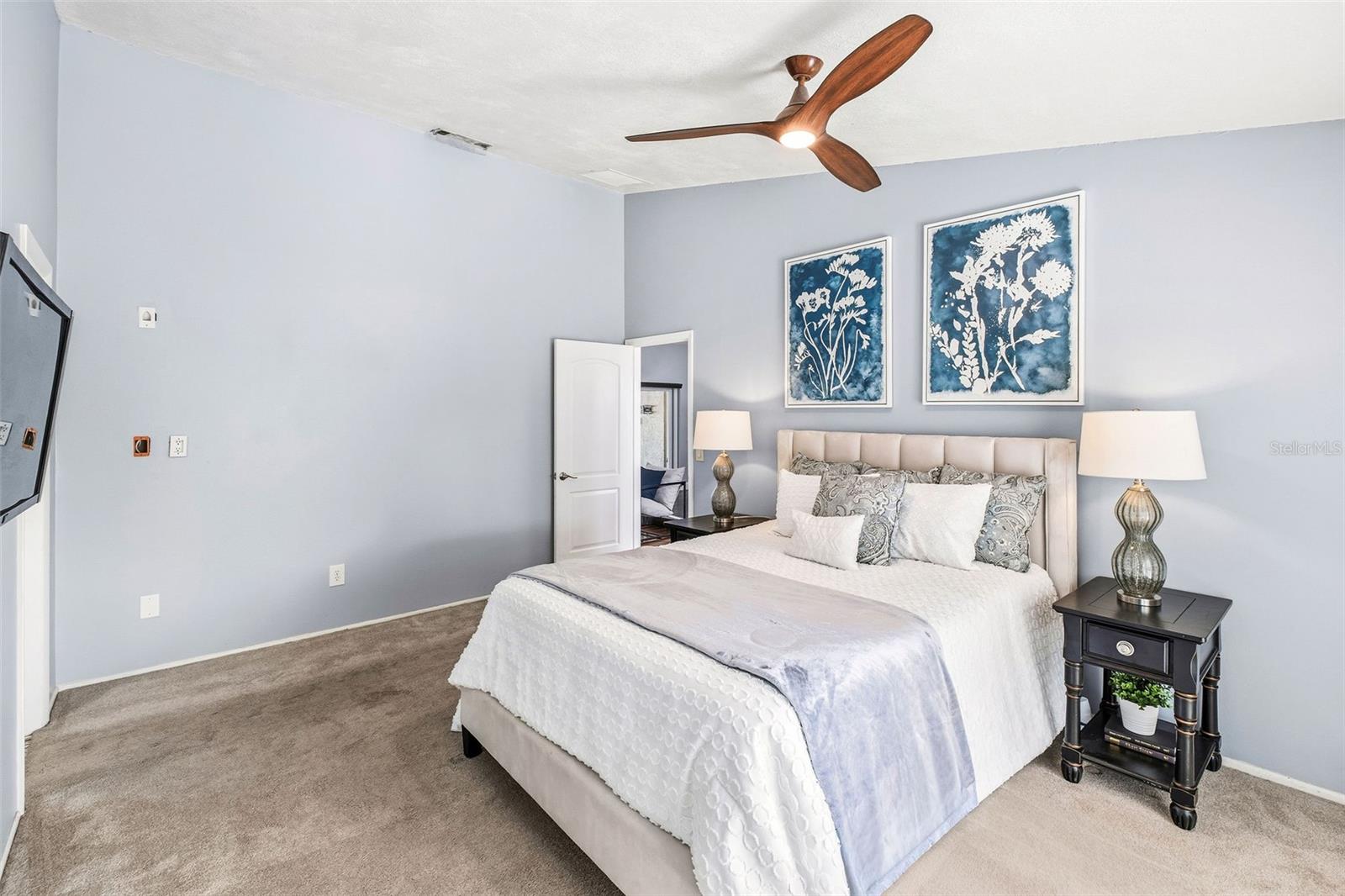 DOVER MANOR - Residential