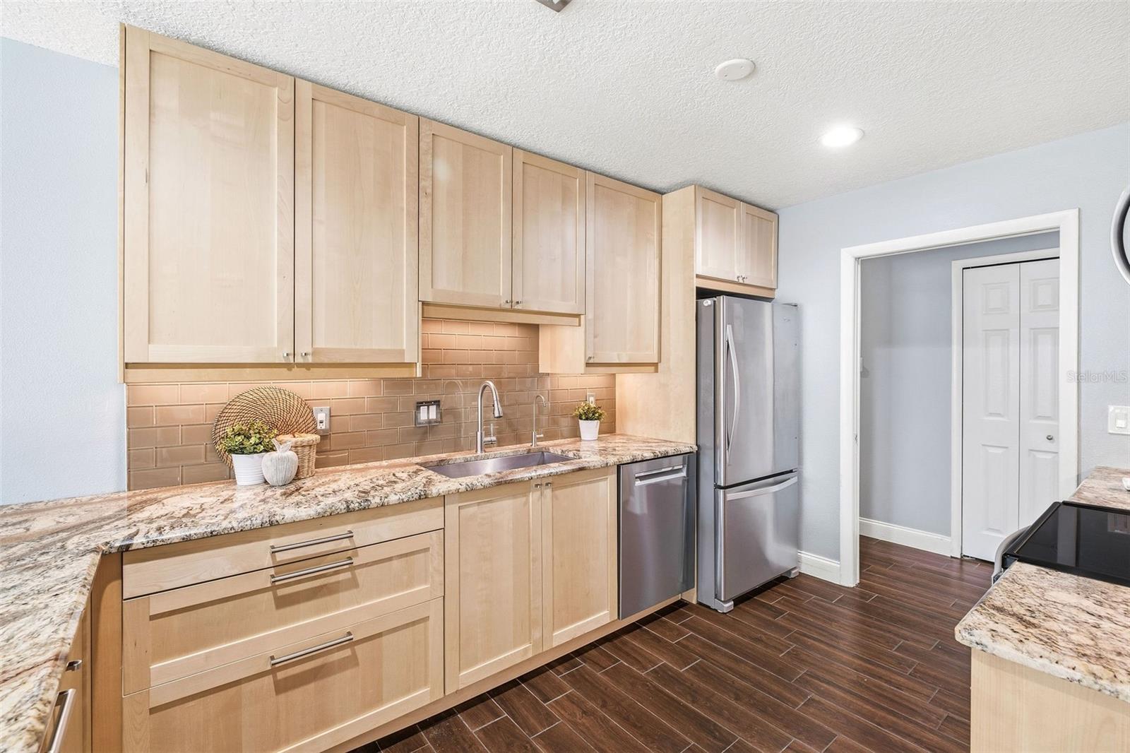 DOVER MANOR - Residential