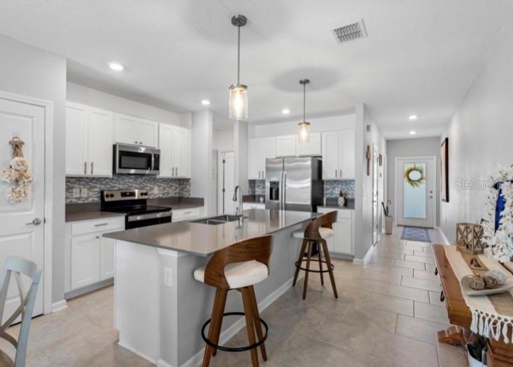 Photo of 1805 Heart Lake Drive, Groveland, FL 34736 (MLS # G5111792)