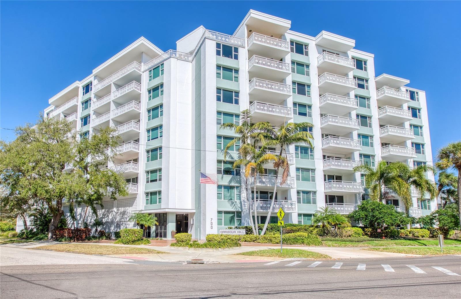 700 BEACH DRIVE NE 701