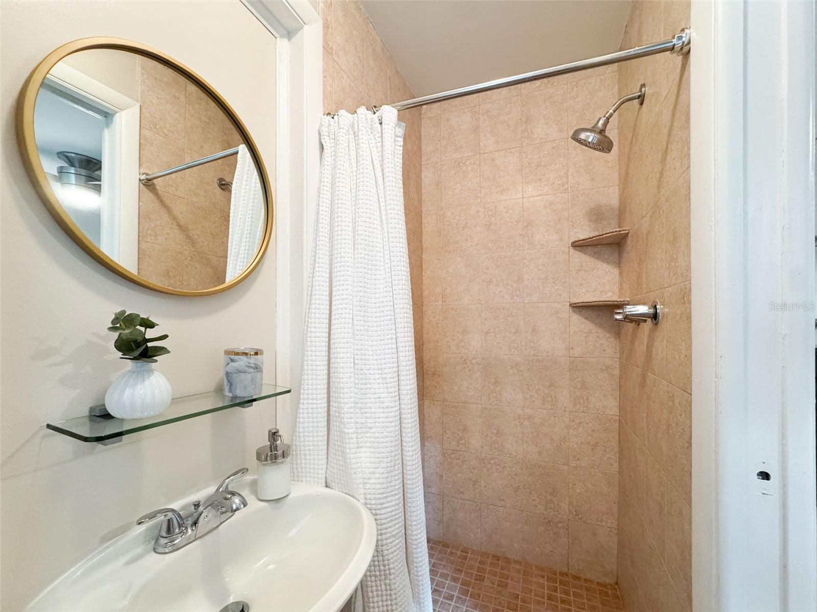 FAIRWAY ESTATES 4TH ADD - Residential