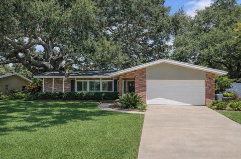 Photo of 2353 Demaret Drive, Dunedin, FL 34698 (MLS # TB8481635)