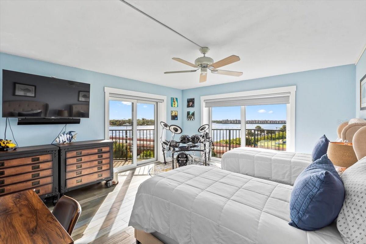 DIAMOND HEAD POINT CONDO - Residential