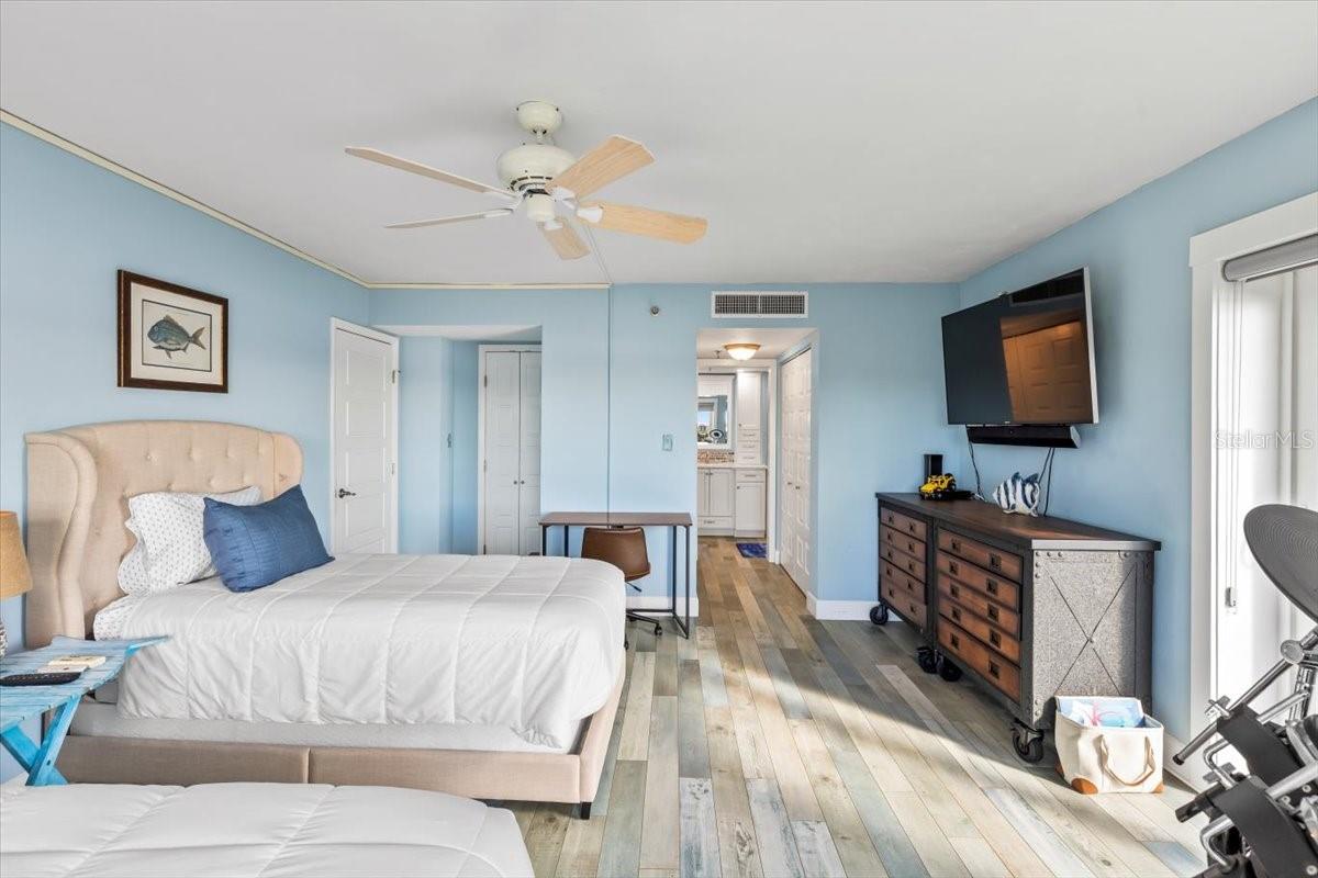 DIAMOND HEAD POINT CONDO - Residential