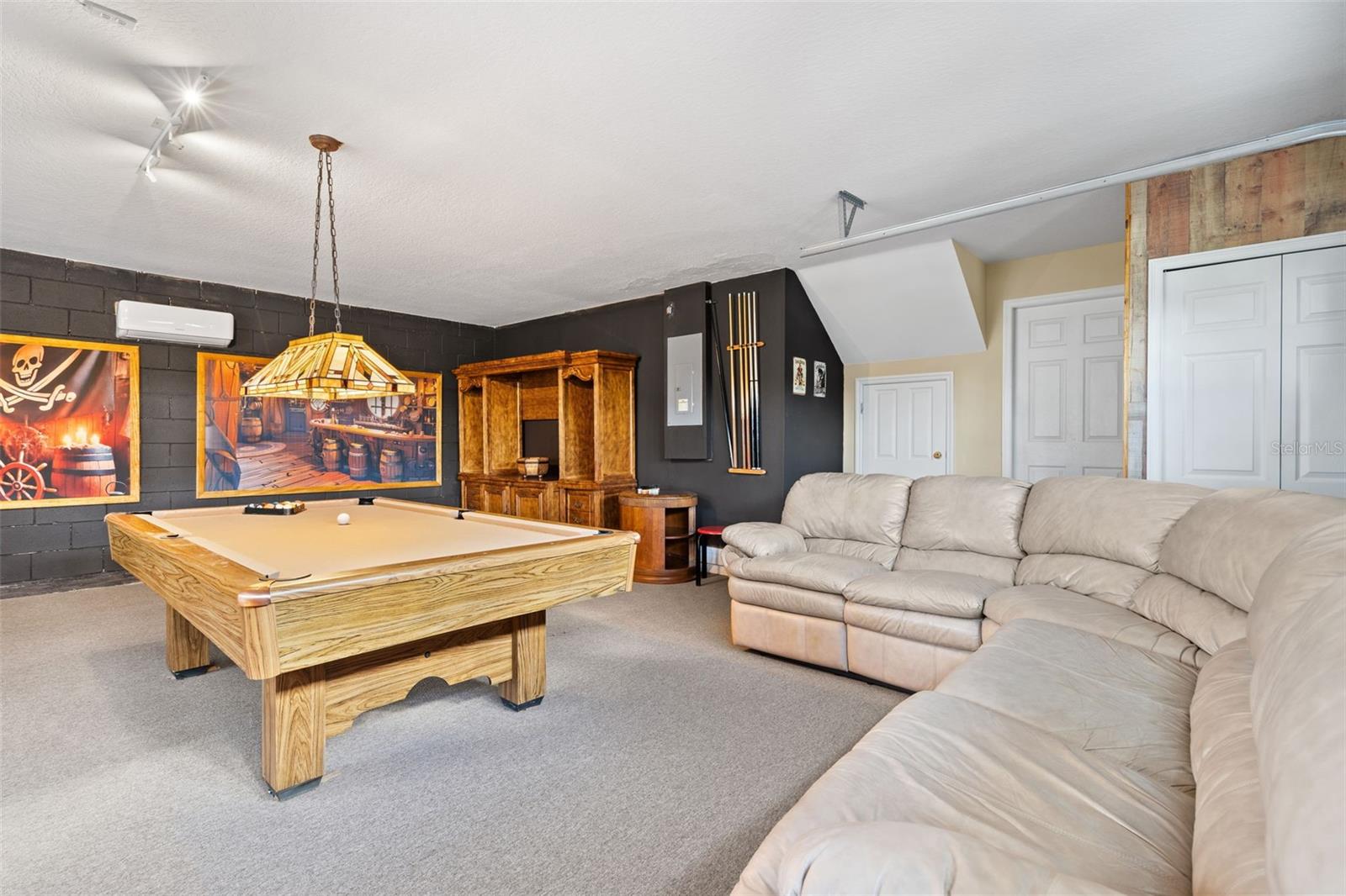 FORMOSA GARDENS UNIT 2 - Residential Lease