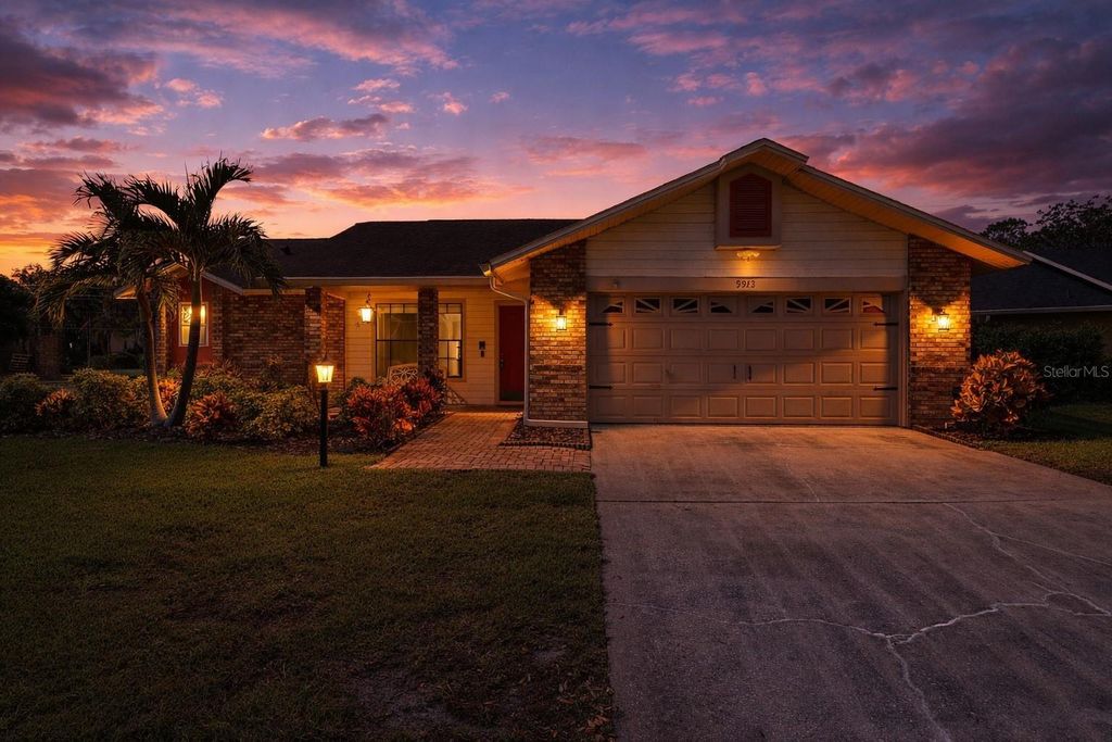 Photo of 9913 Chesham Drive, Orlando, FL 32817 (MLS # O6394322)