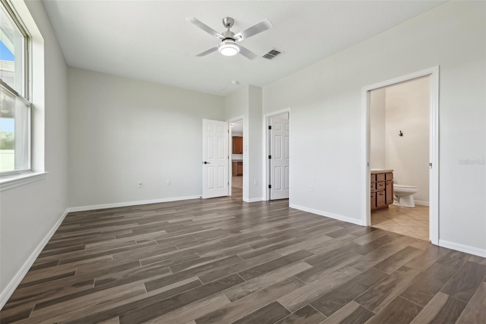 1762 REGAL RIVER CIR