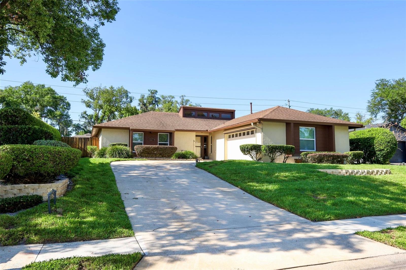 885 WOODGATE TRAIL