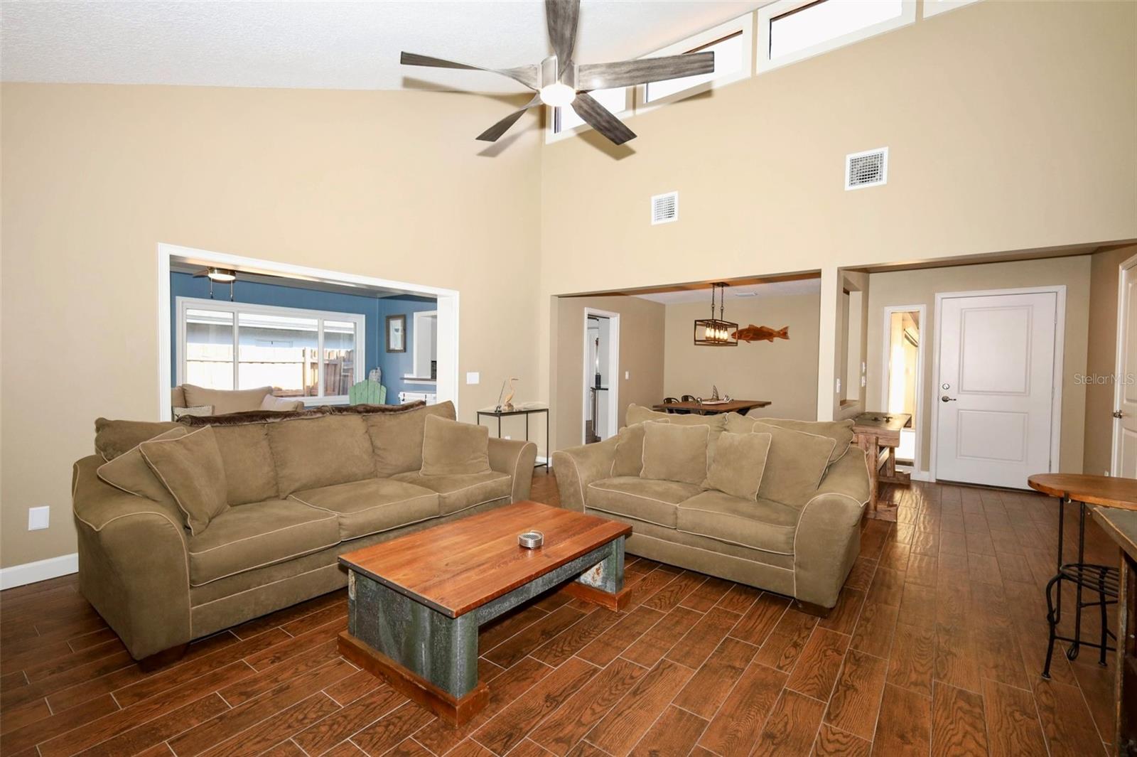 885 WOODGATE TRAIL