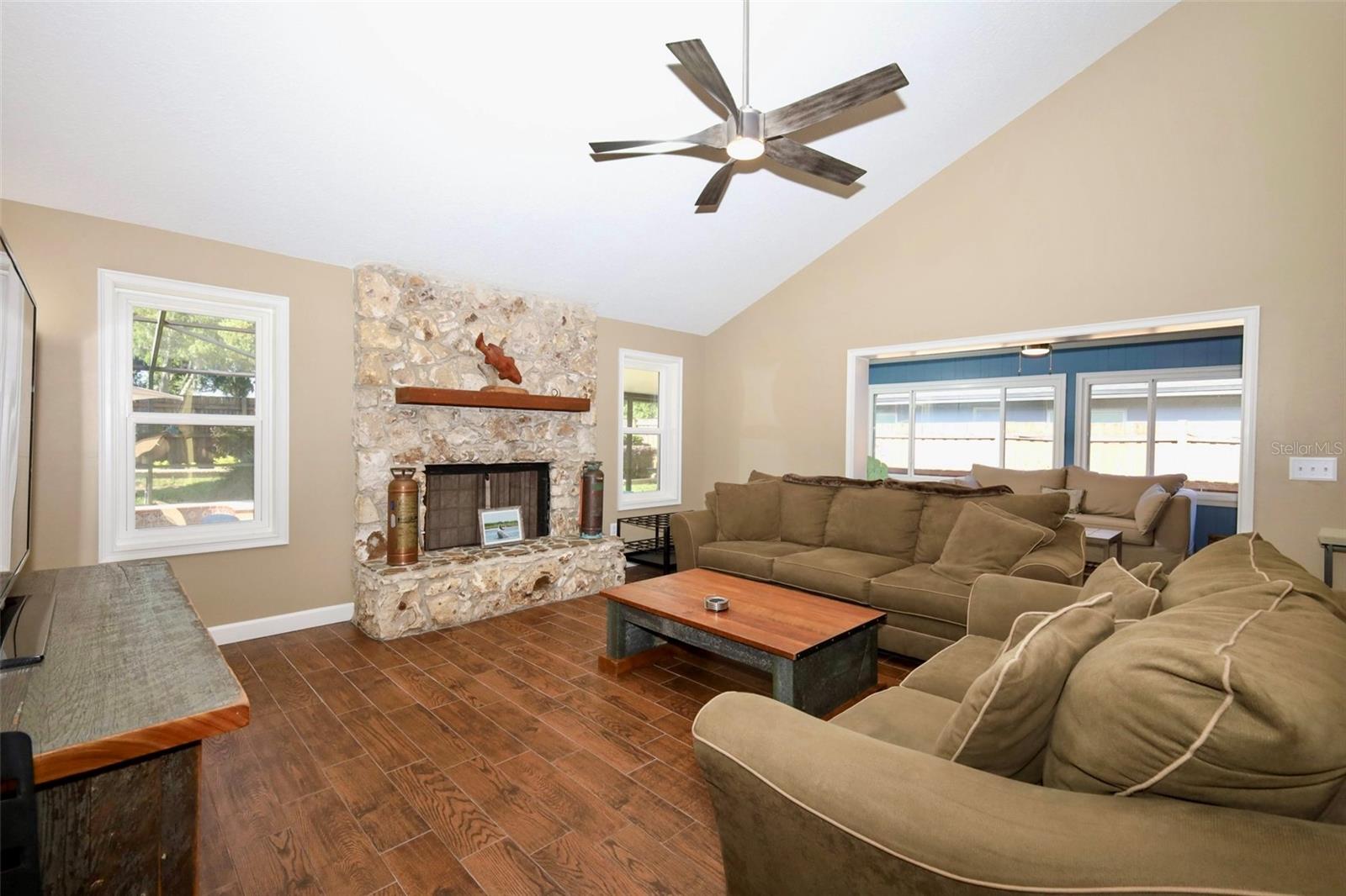 885 WOODGATE TRAIL