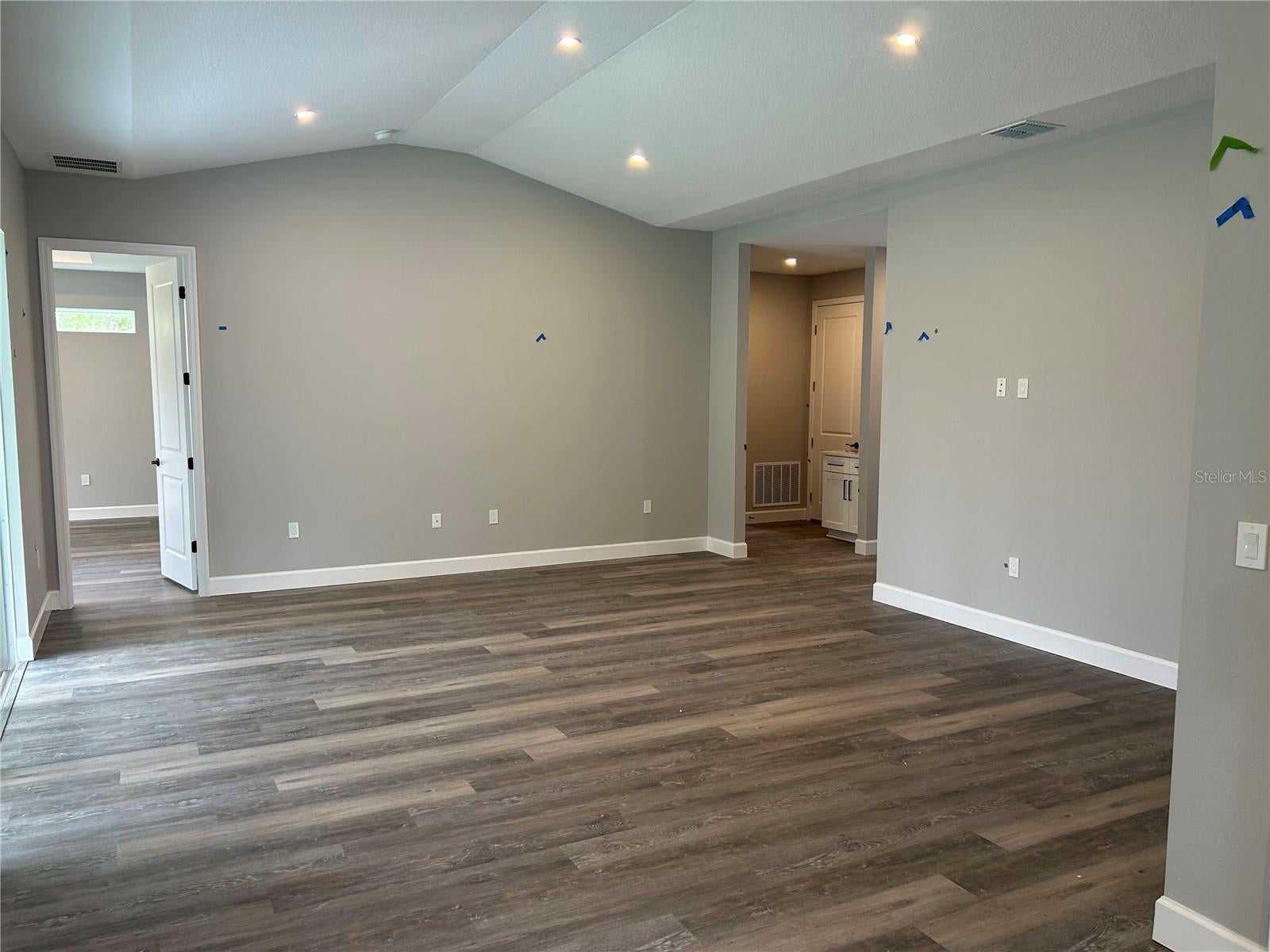 8511 N VINCE DRIVE