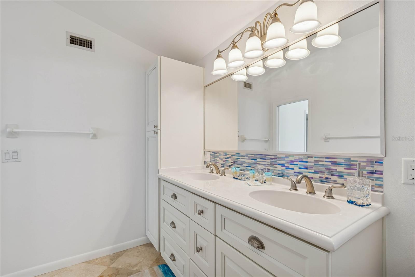 SUNSET BEACH - Residential Lease