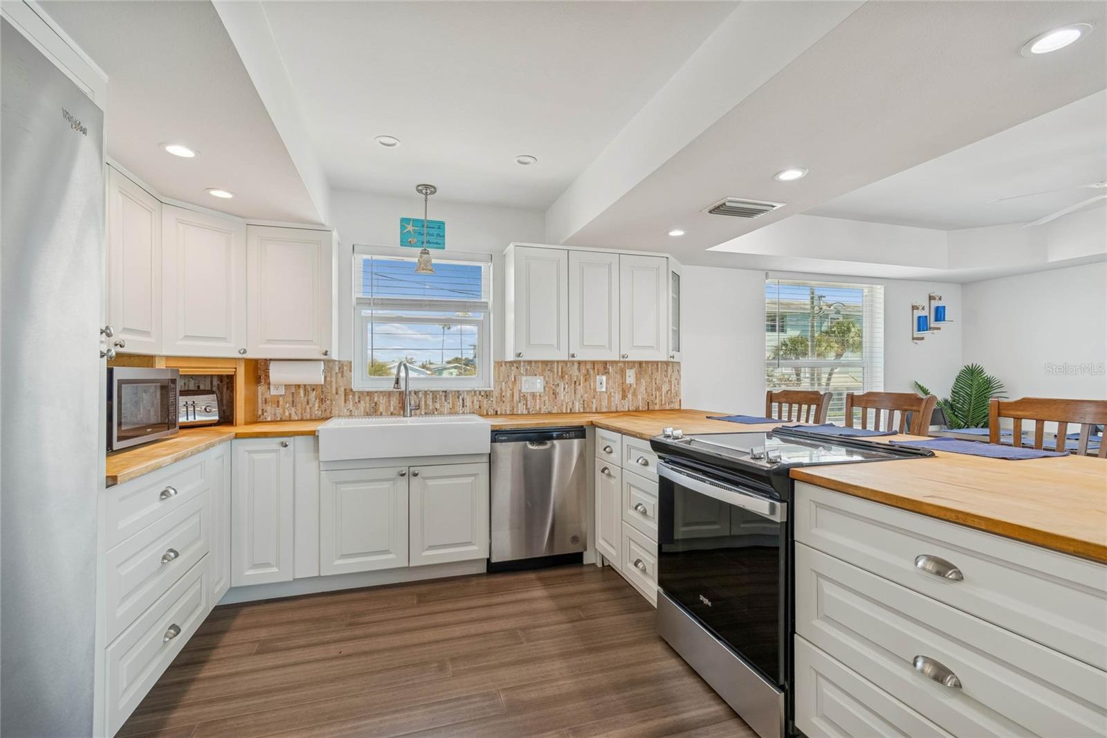 SUNSET BEACH - Residential Lease