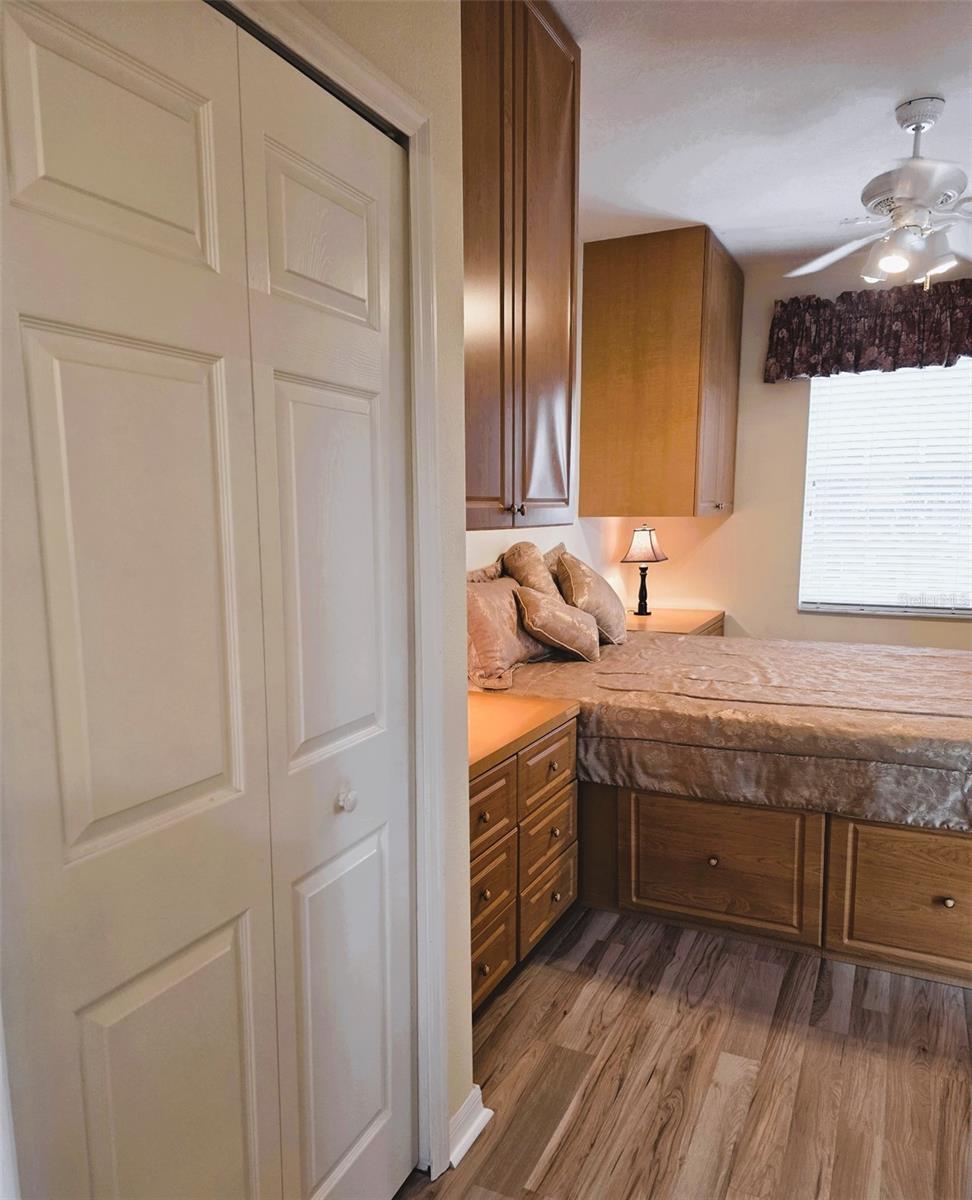 SILVER LAKES - Residential