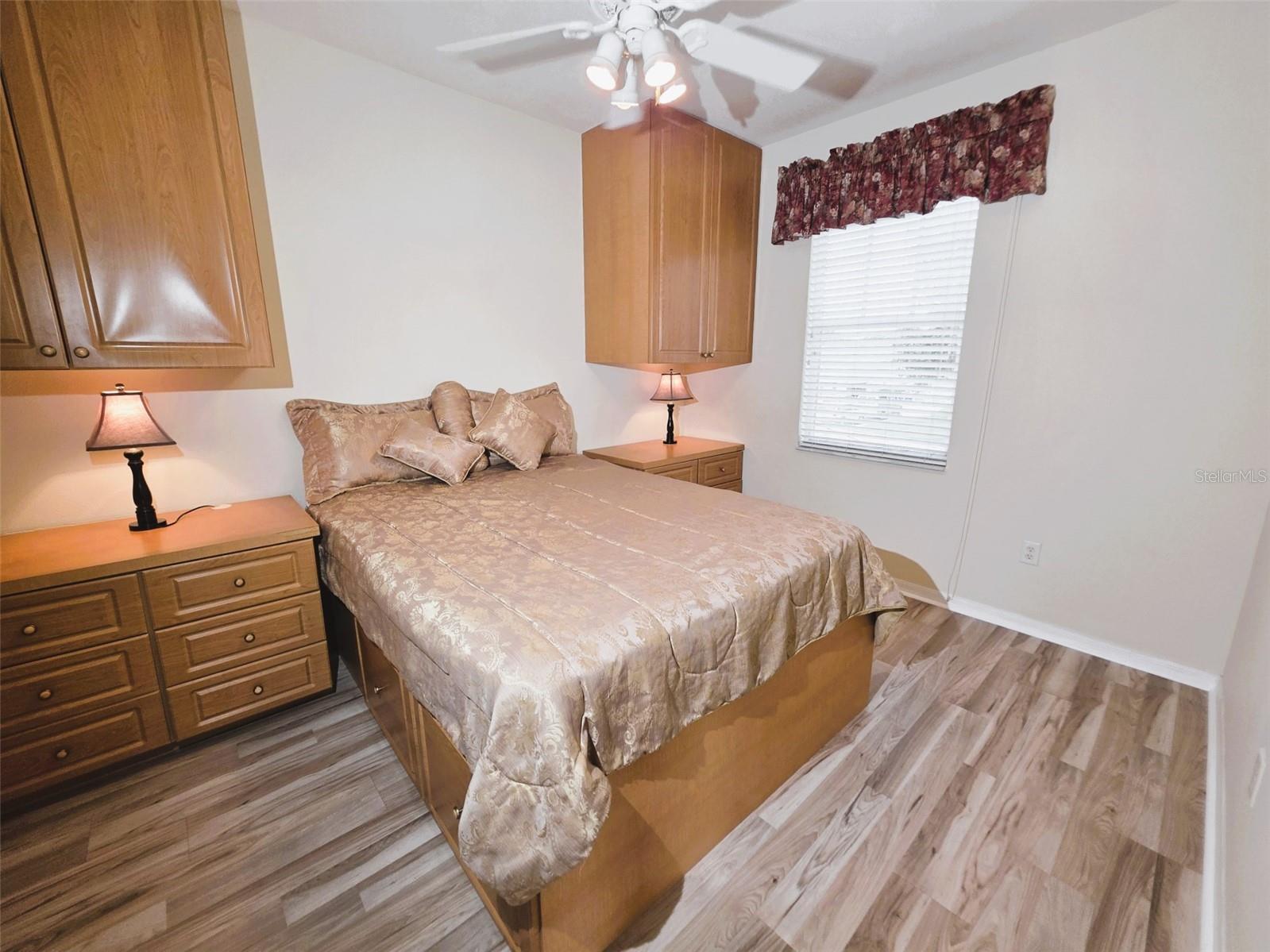 SILVER LAKES - Residential