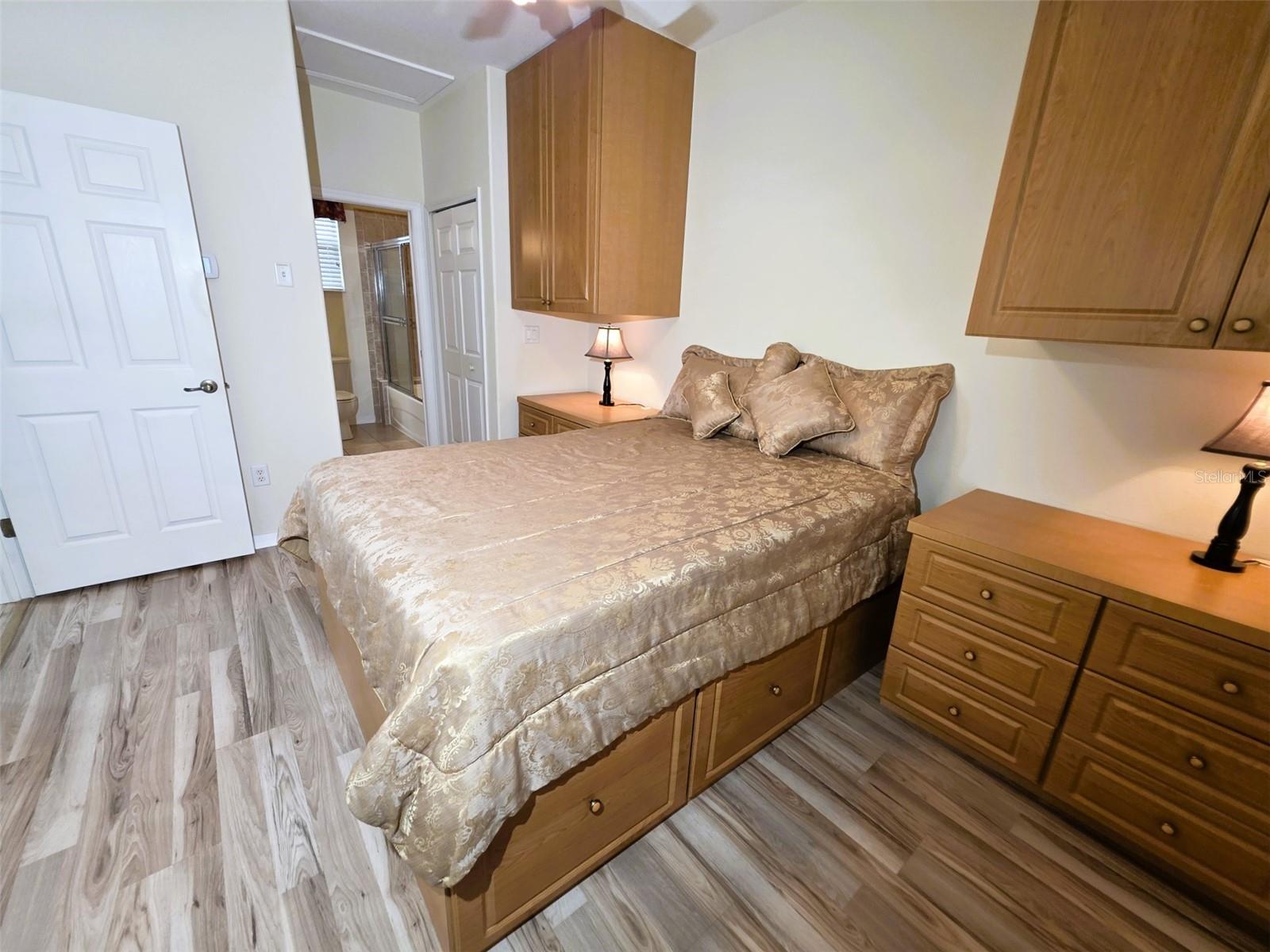 SILVER LAKES - Residential