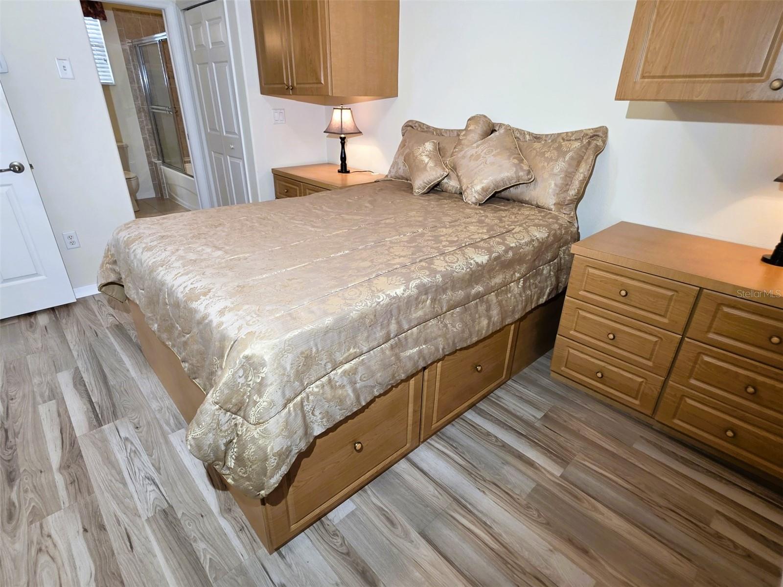 SILVER LAKES - Residential
