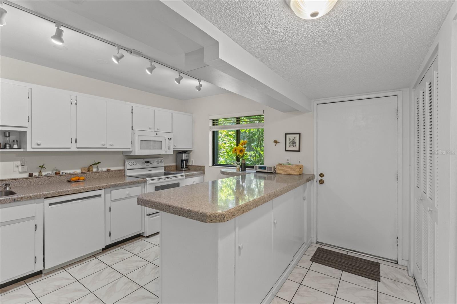 PELICAN COVE I - Residential