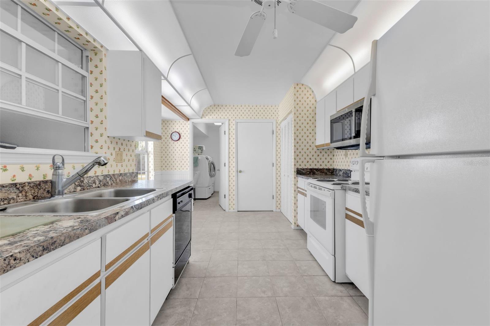 SUNNYBREEZE PALMS GOLF COURSE - Residential