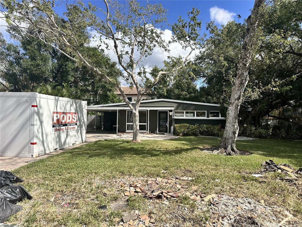 Photo of 527 W Davis Boulevard, Tampa, FL 33606 (MLS # TB8336356)
