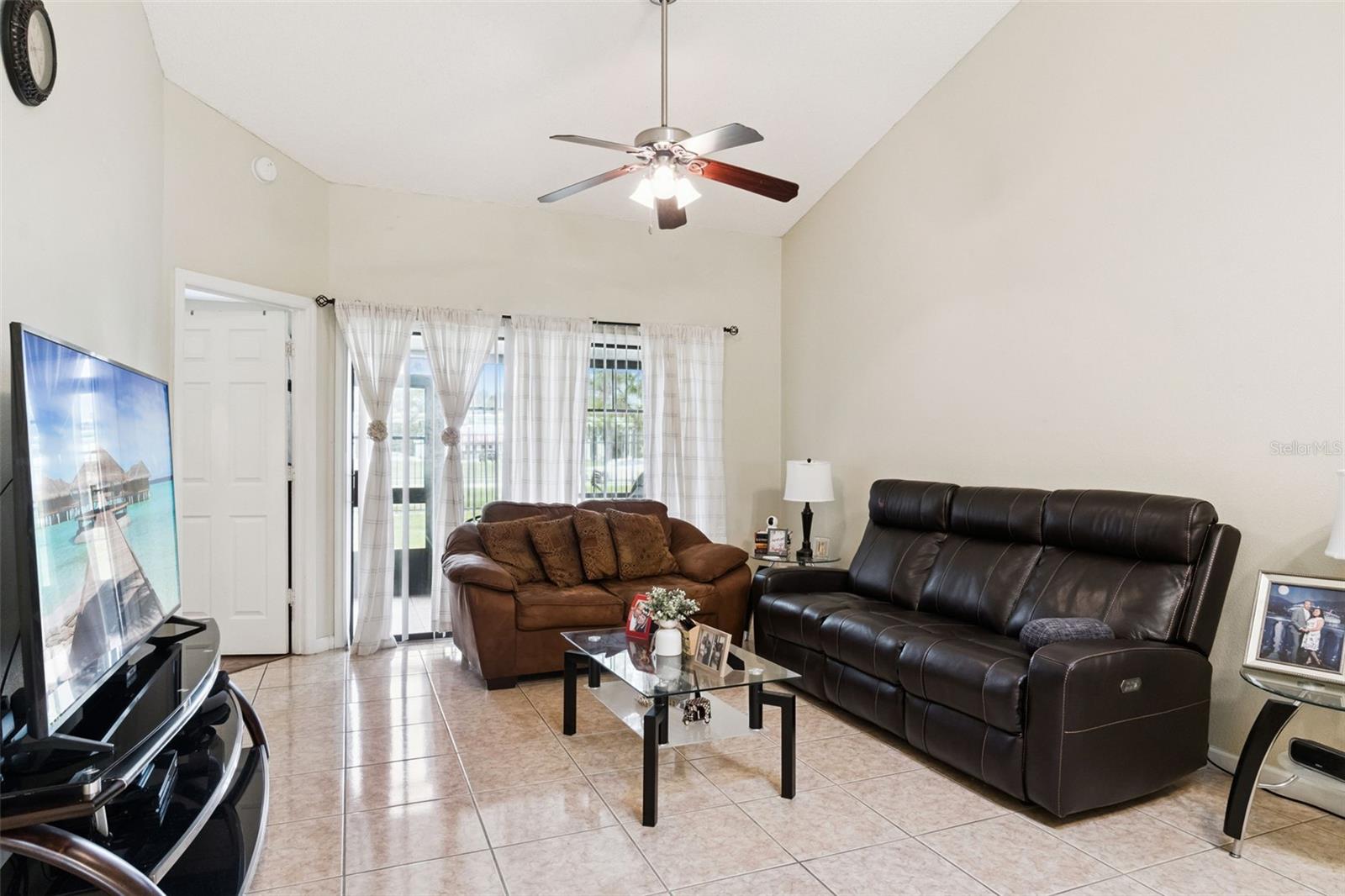 152 LAKEPOINTE CIRCLE