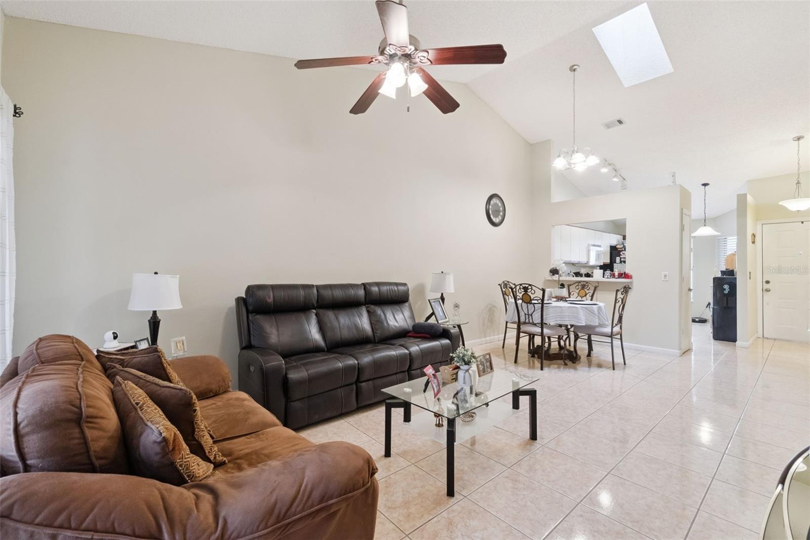 152 LAKEPOINTE CIRCLE