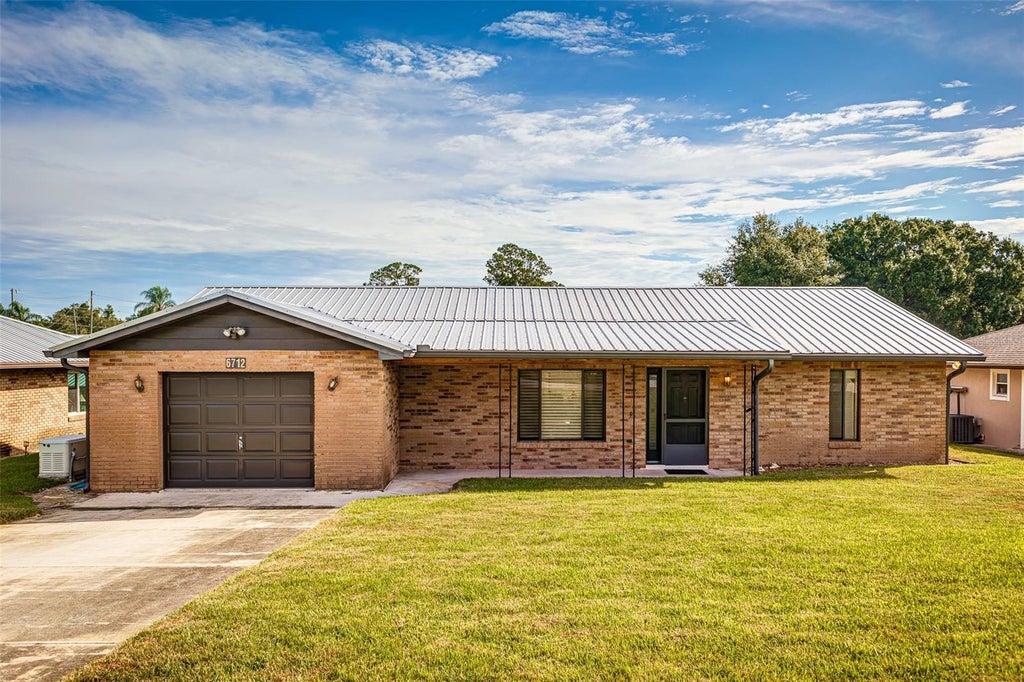 Photo of 6712 Cypress Drive, Lake Wales, FL 33898 (MLS # L4965356)