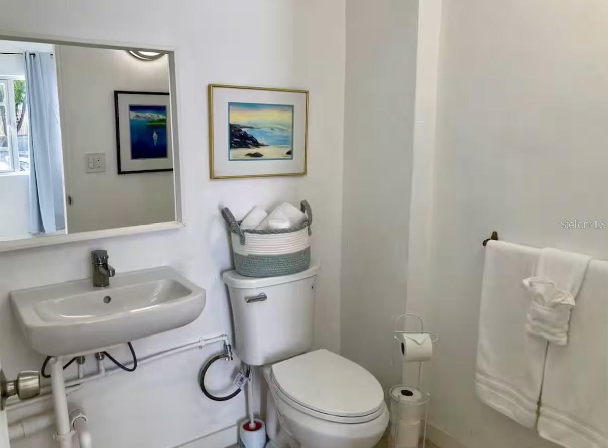 AVE. MIRAMAR - Residential Income