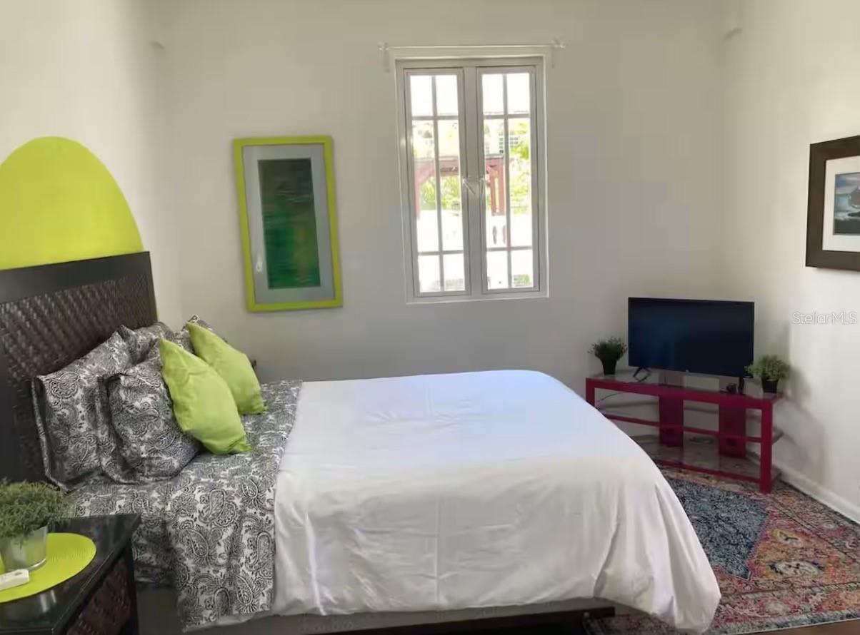 AVE. MIRAMAR - Residential Income