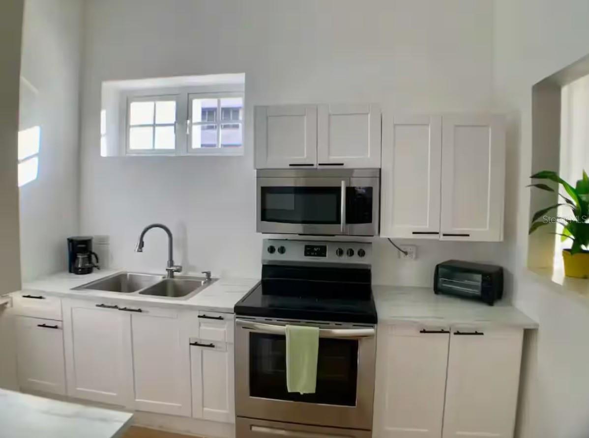 AVE. MIRAMAR - Residential Income