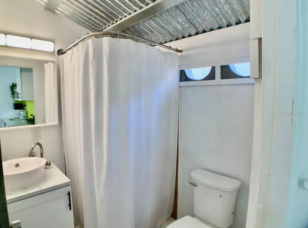 AVE. MIRAMAR - Residential Income