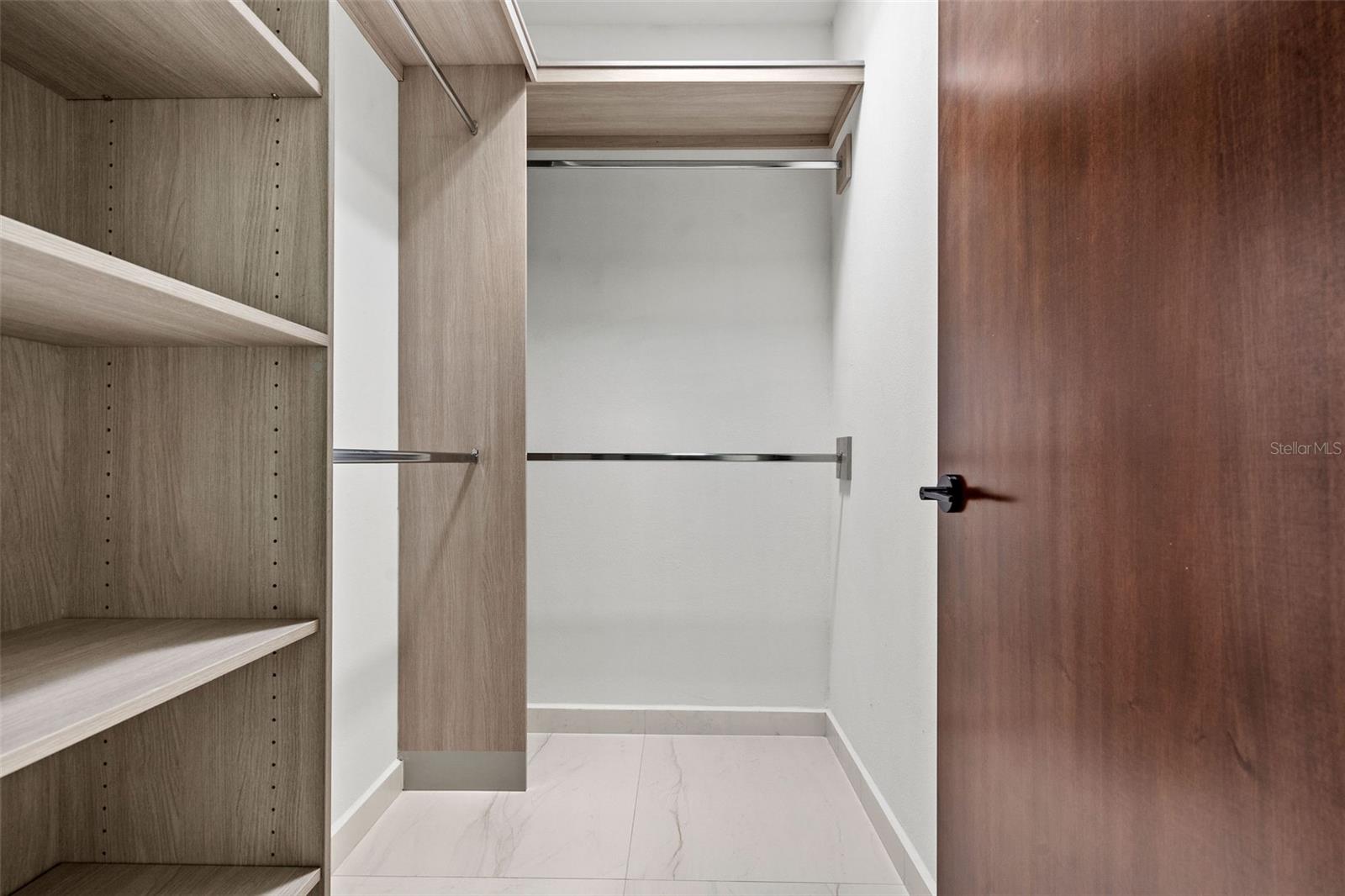 LOS LAGOS - Residential