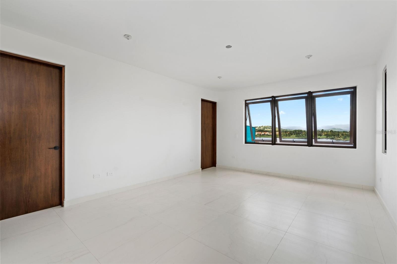 LOS LAGOS - Residential