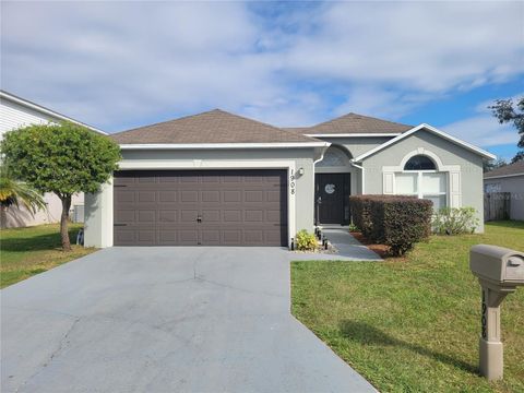 A home in WINTER HAVEN