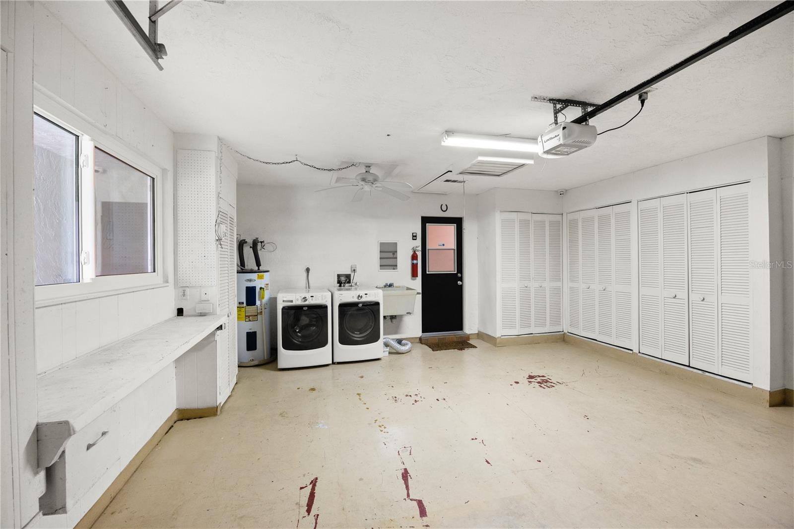 VILLAGE GREEN OF BRADENTON CONDO SEC 6 - Residential